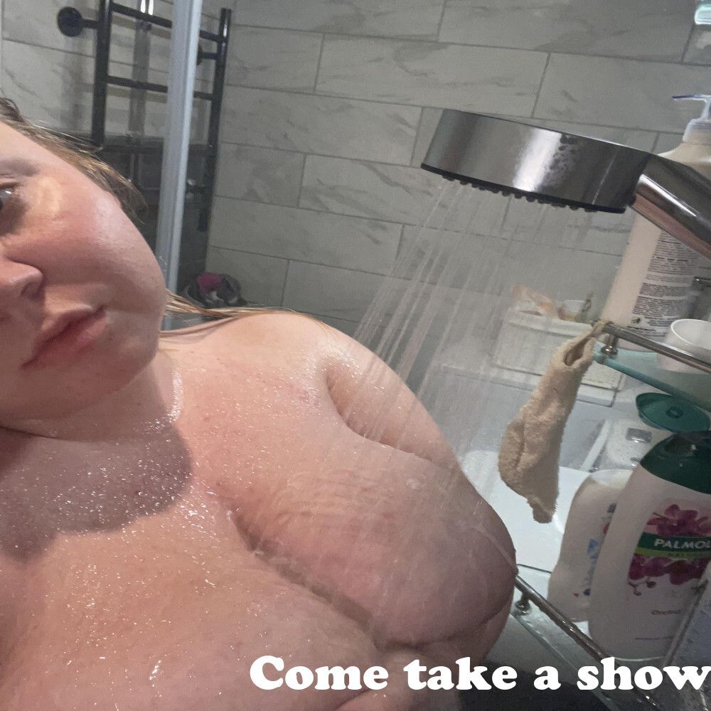 Blowjob after having a shower