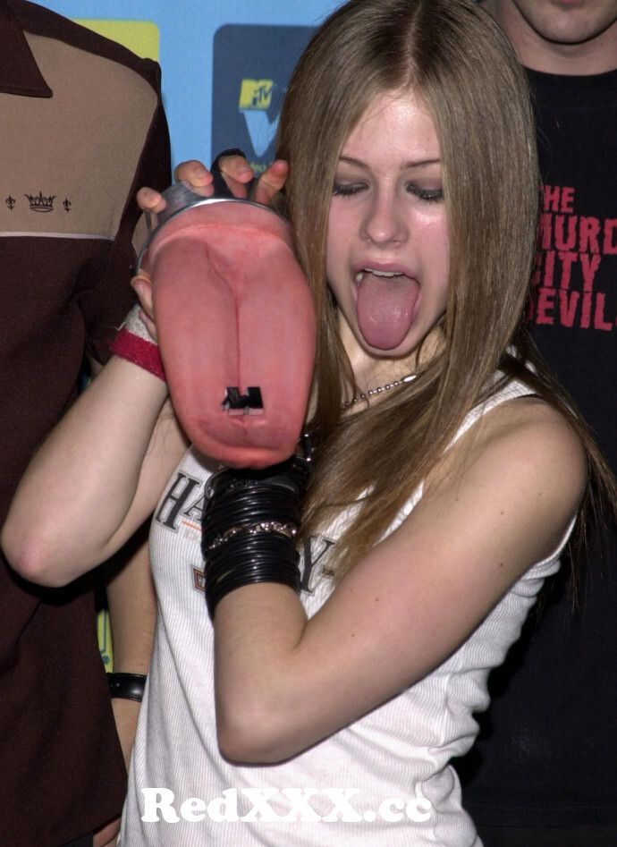 Avril Lavigne Fake Nude Squirting