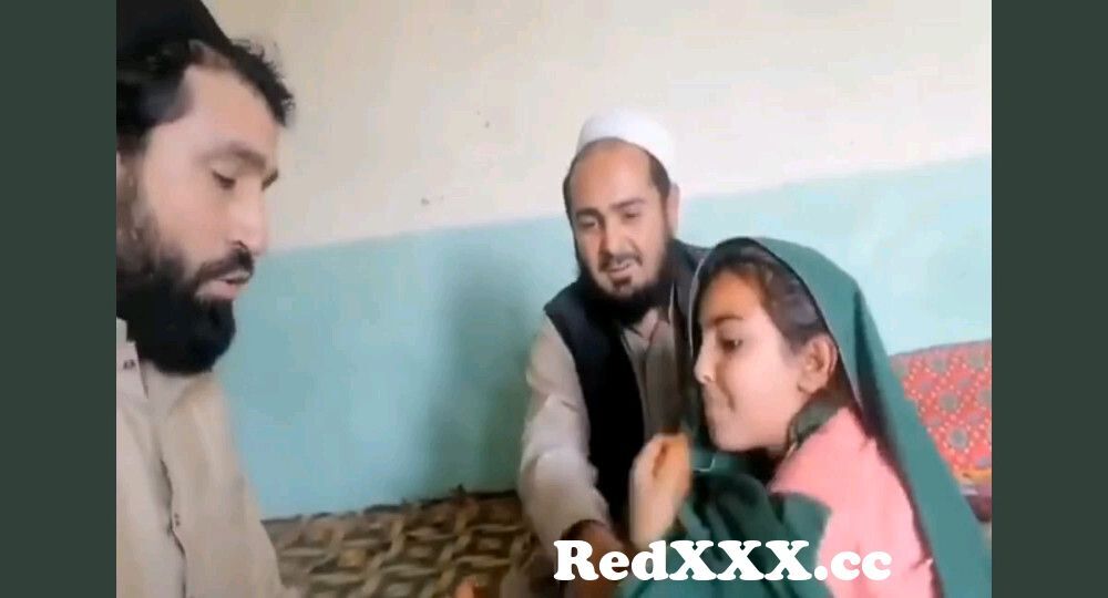 View Full Screen: muslim cleric giving electric shock to a minor hindu girl to force her into converting to islam video from kpk pakistan.mp4